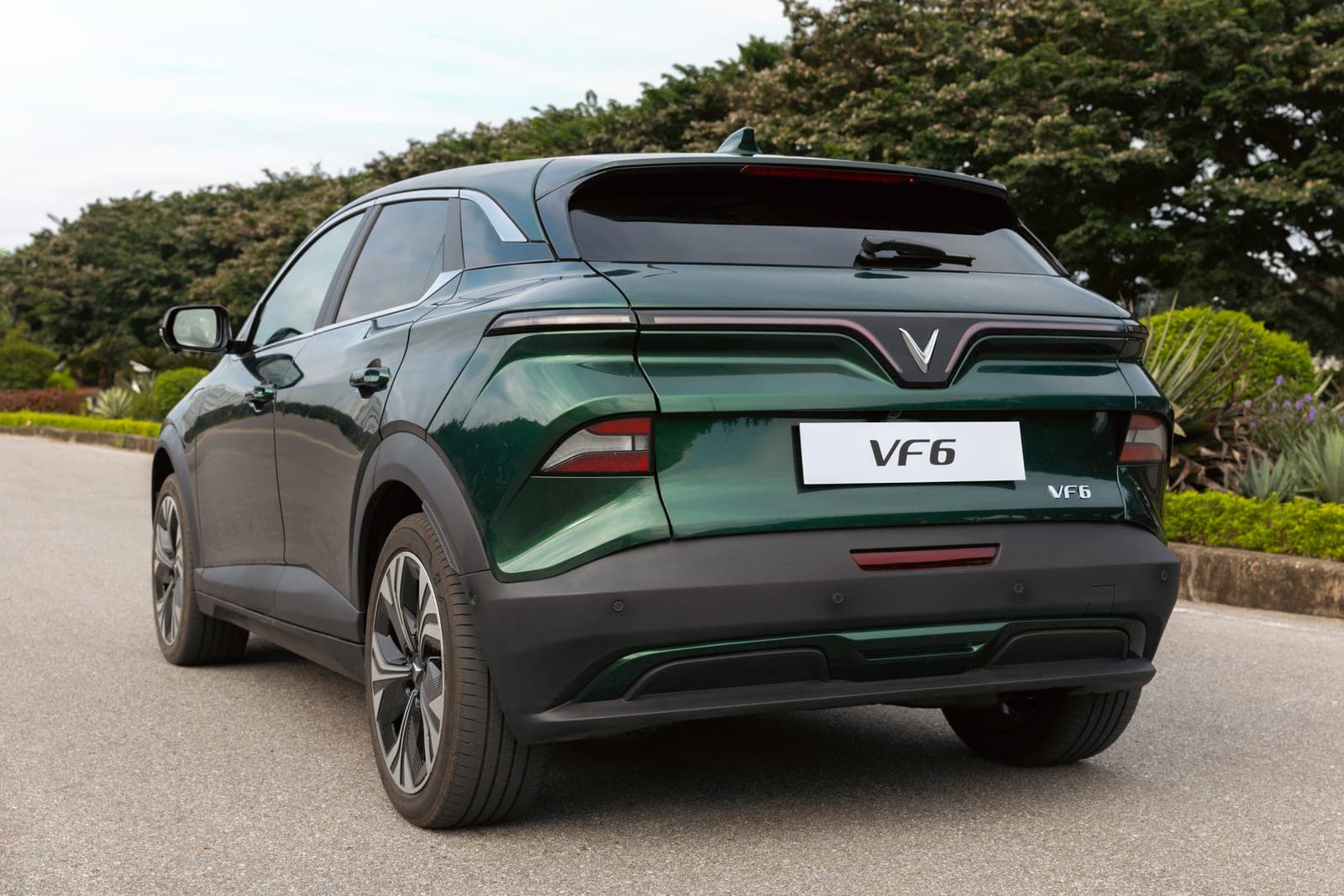 VinFast VF 6 — góc 3/4 sau