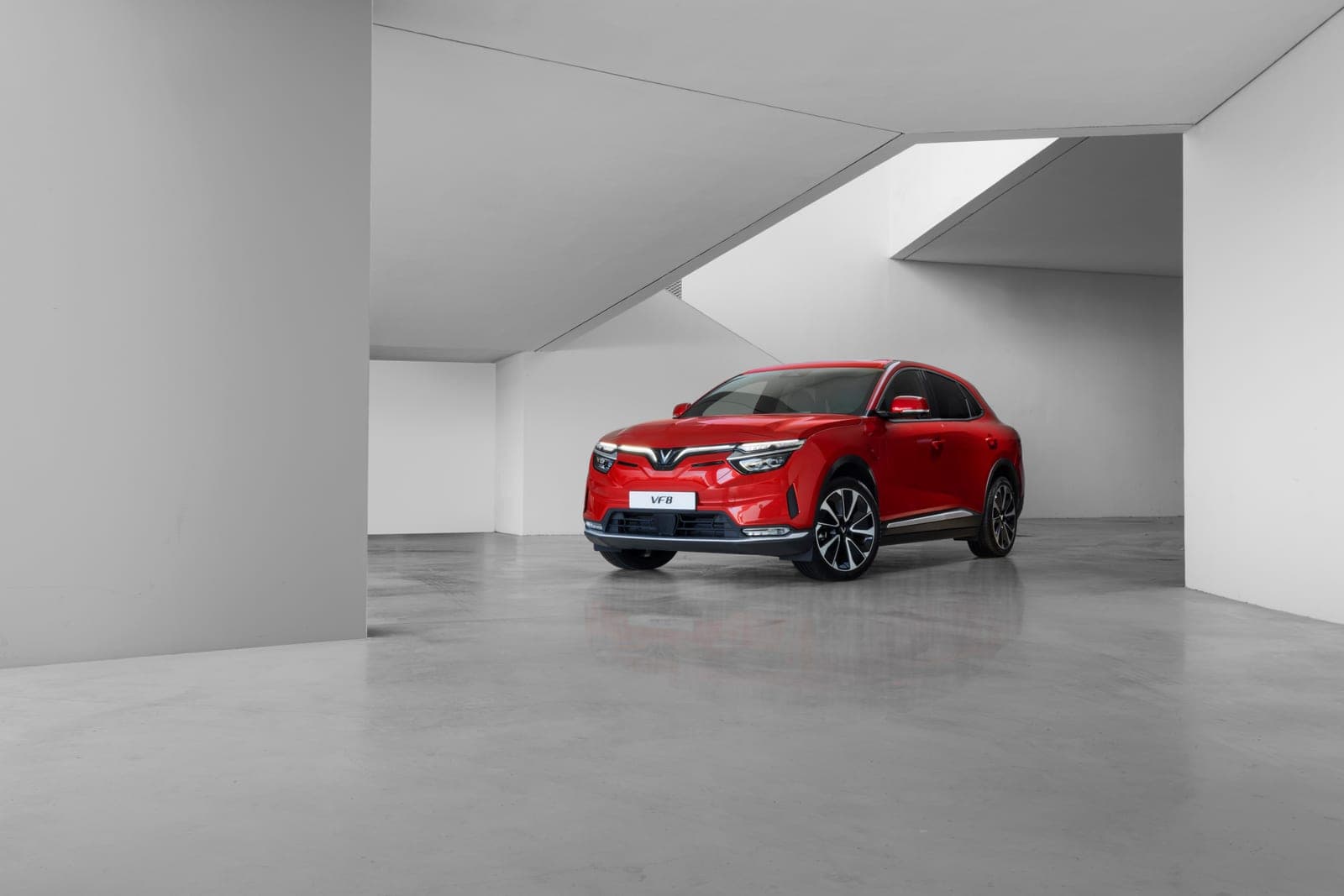 VinFast VF 8 — góc 3/4 sau